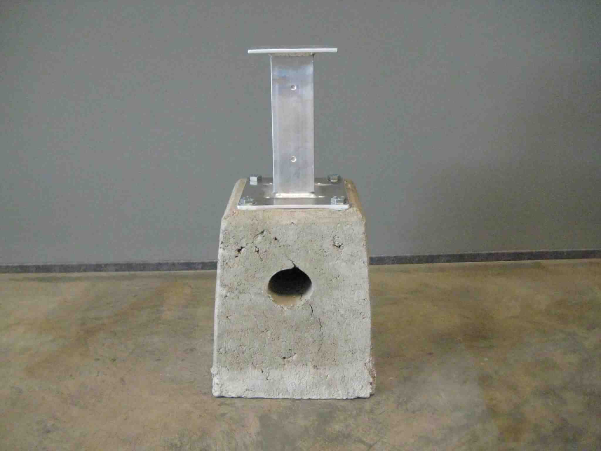 Effectiviteit Radioactief Grammatica Betonpoer met aluminium stelvoet 250x250x520 mm - Danenberg Shop