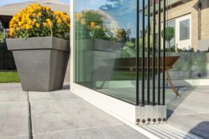 Glazen schuifwand 6-rails witte profielen