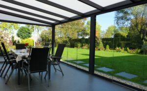 Deponti fiano aluminium terrasoverkapping met glazen schuifwanden