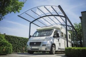 vrijstaande carport Bozarc met camper