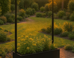 viewline windscherm met plantenbak in tuin